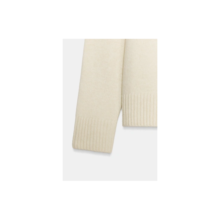 ОДНОТОННЫЙ СВИТЕР