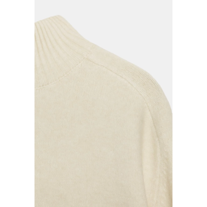 ОДНОТОННЫЙ СВИТЕР С ВЫСОКИМ ВОРОТНИКОМ