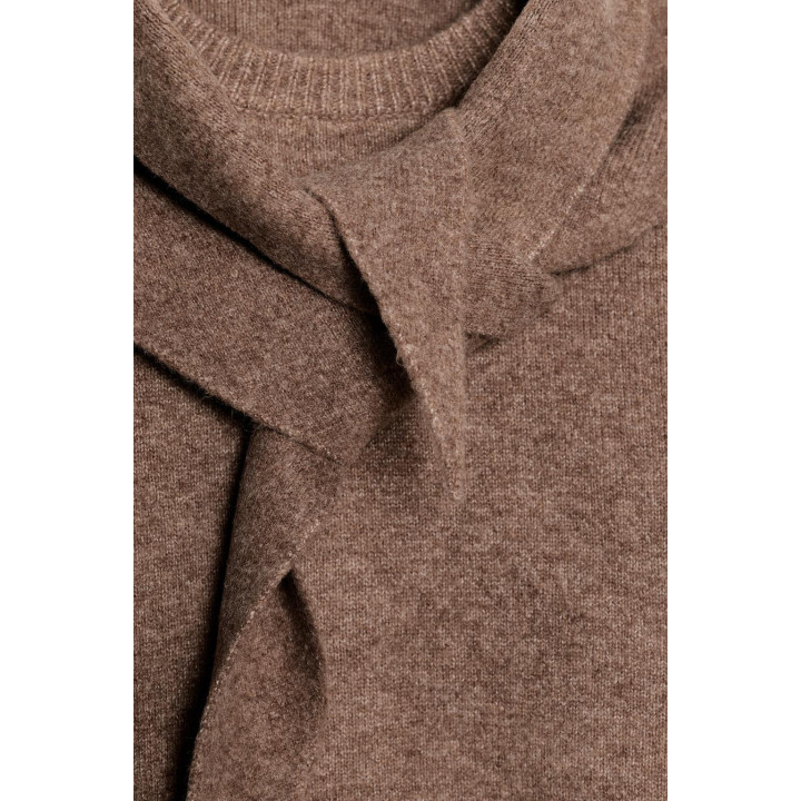 СВИТЕР С ШАРФОМ