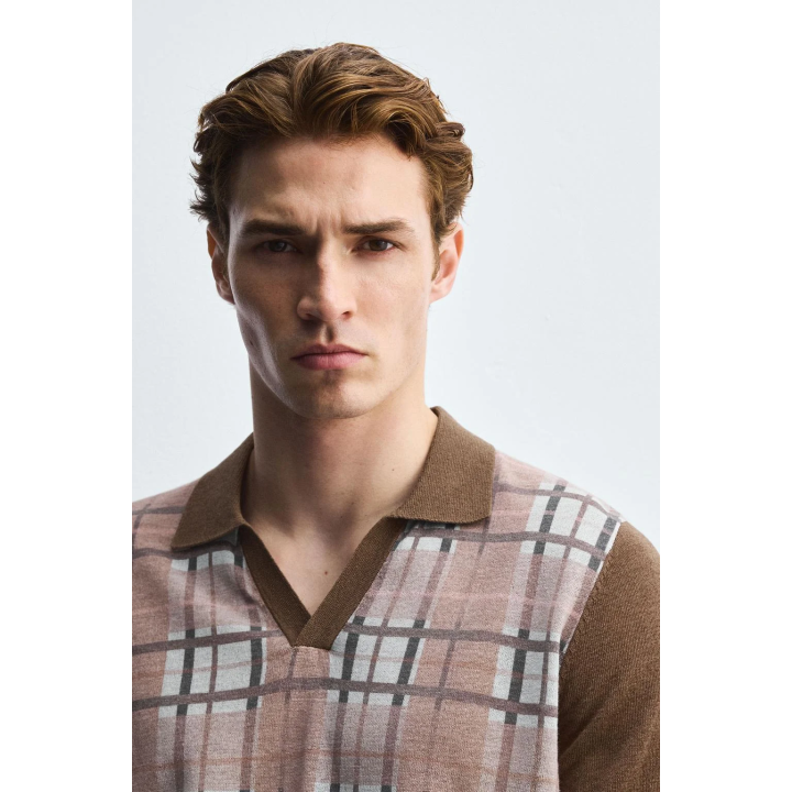 ТРИКОТАЖНОЕ ПОЛО В КЛЕТКУ С ПРИНТОМ