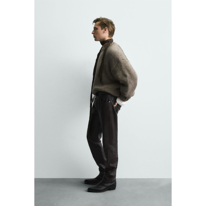 Теплый свитер из шерсти с объемной структурой