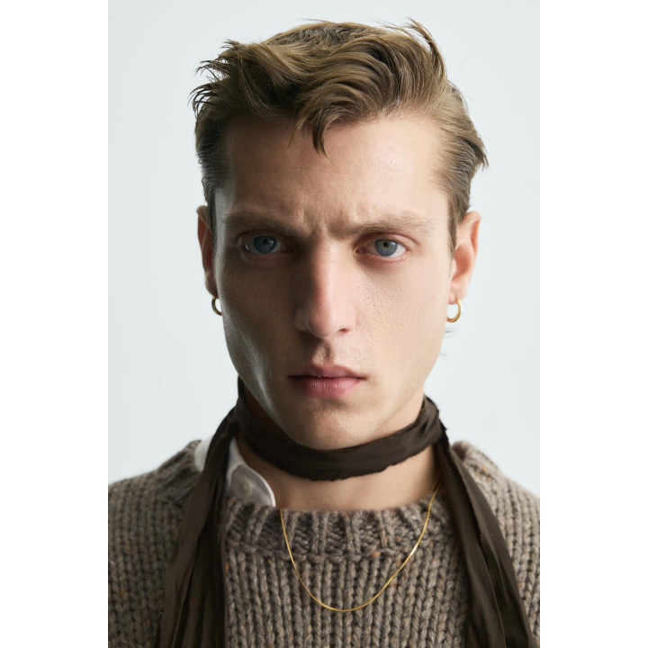 Теплый свитер из шерсти с объемной структурой