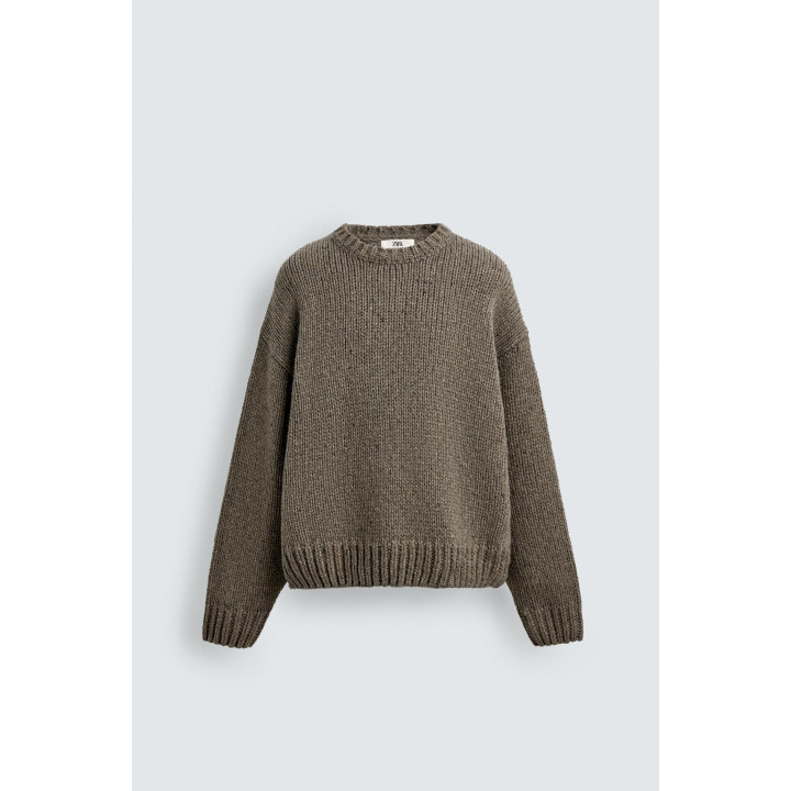 Теплый свитер из шерсти с объемной структурой