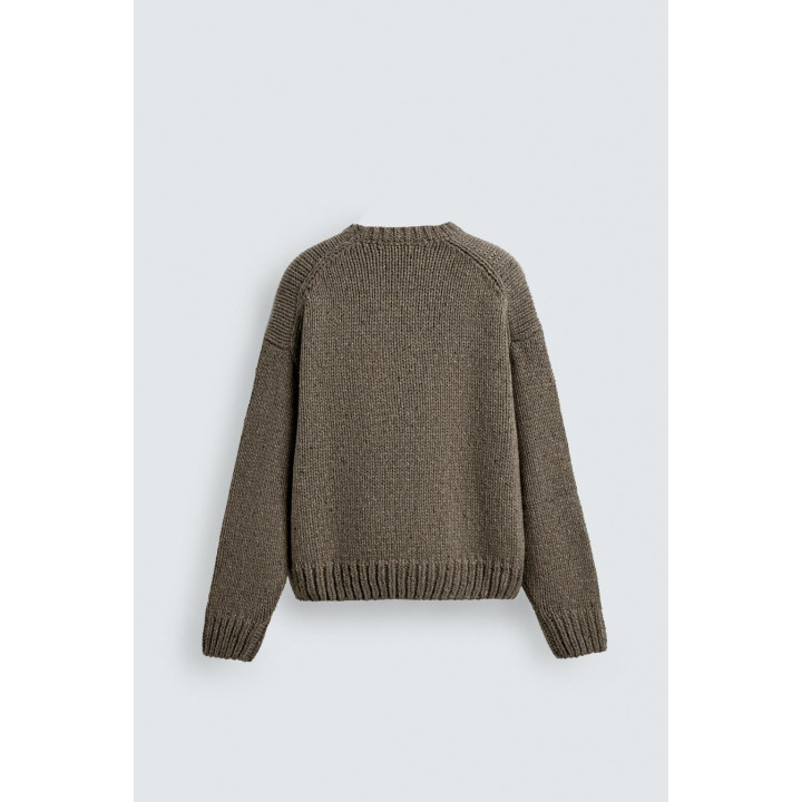 Теплый свитер из шерсти с объемной структурой