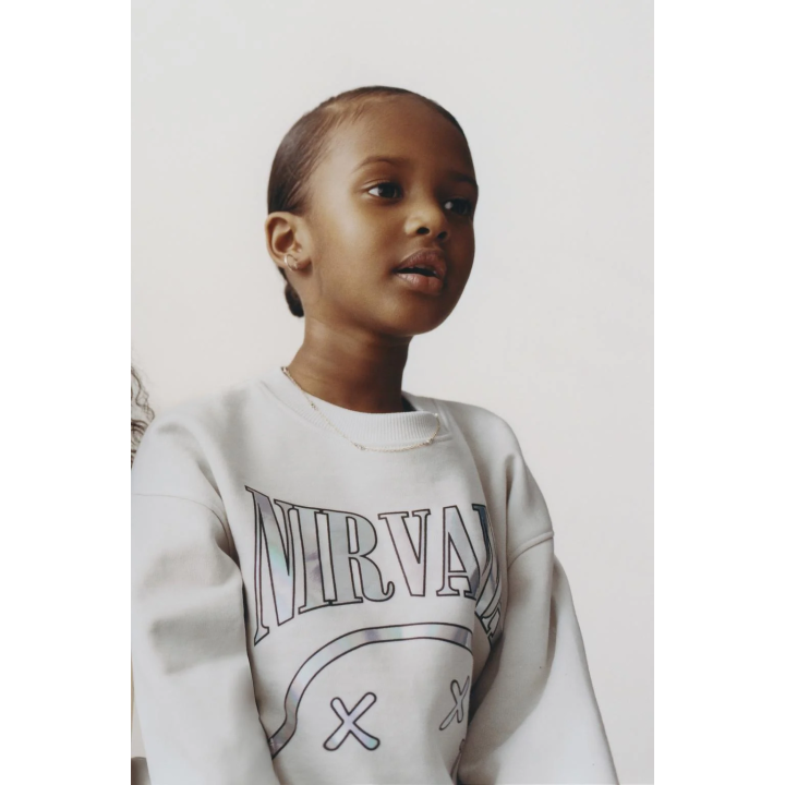 ТОЛСТОВКА С ПЕРЕЛИВАЮЩИМСЯ ПРИНТОМ NIRVANA ®