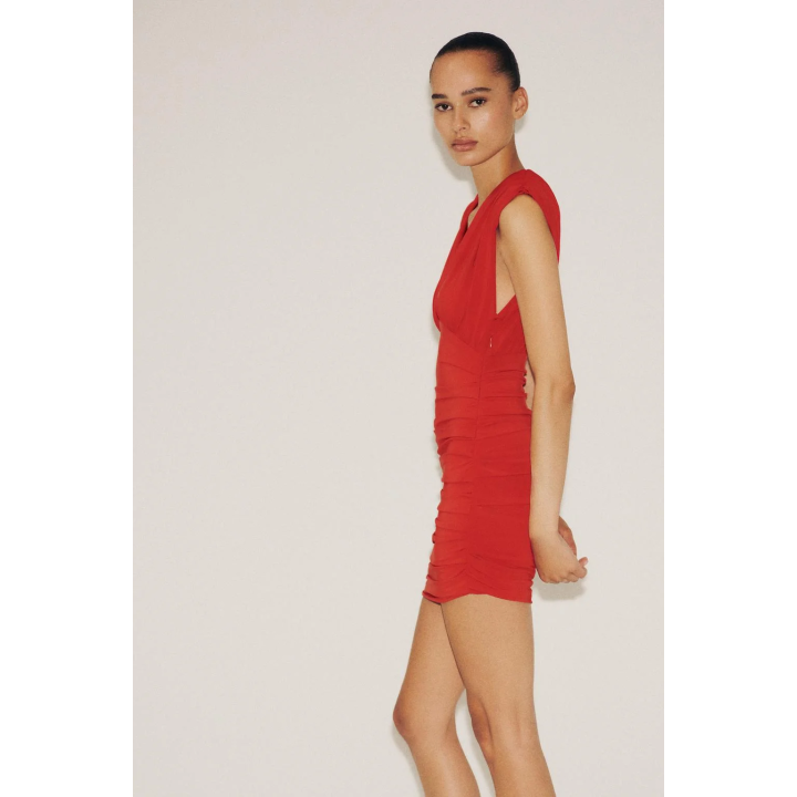 КОРОТКОЕ ПЛАТЬЕ С ПОДПЛЕЧНИКАМИ