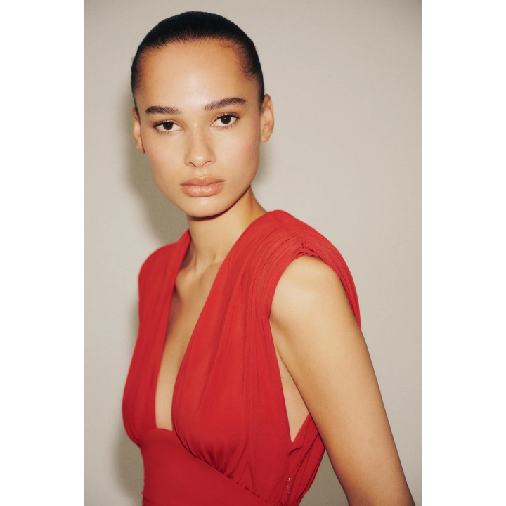 КОРОТКОЕ ПЛАТЬЕ С ПОДПЛЕЧНИКАМИ