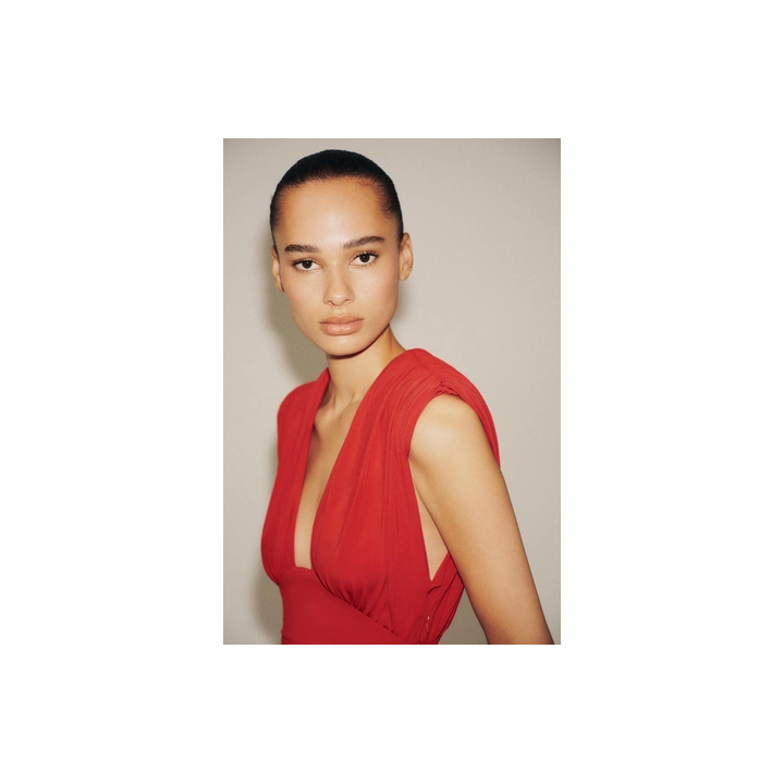 КОРОТКОЕ ПЛАТЬЕ С ПОДПЛЕЧНИКАМИ