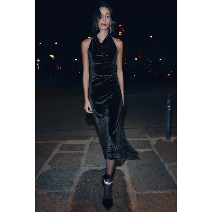 Туфли на тонком каблуке с камнями