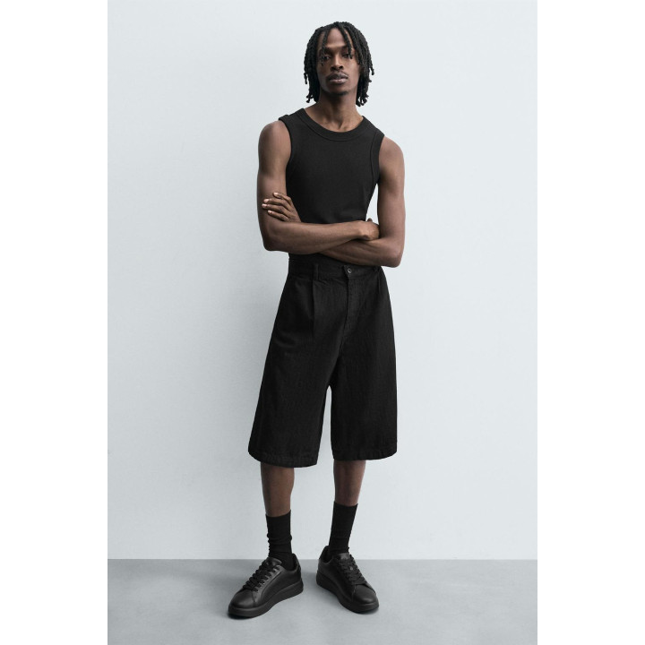 Монохромные массивные кроссовки