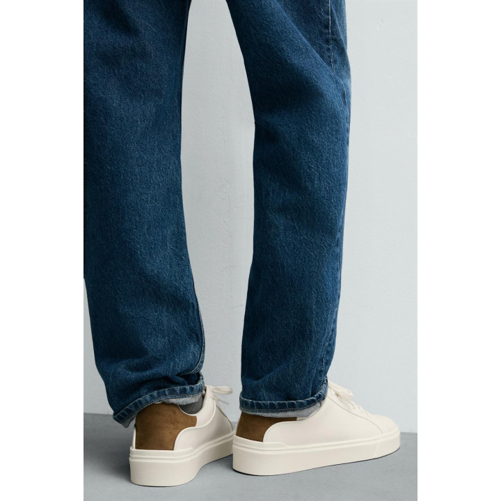 КРОССОВКИ С ДЕТАЛЬЮ НА ЗАДНИКЕ