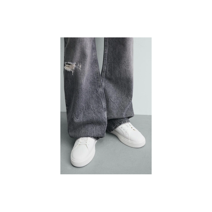 КРОССОВКИ С ДЕТАЛЬЮ НА ЗАДНИКЕ