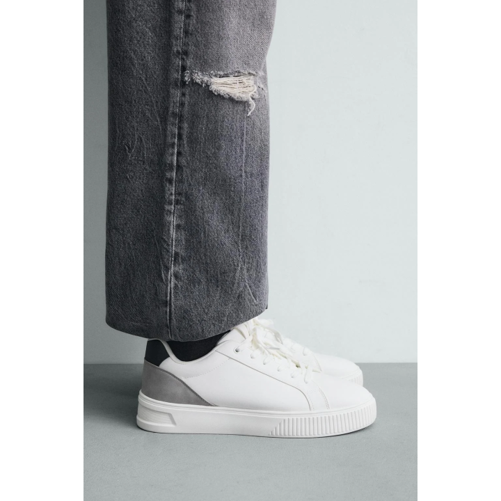 КРОССОВКИ С ДЕТАЛЬЮ НА ЗАДНИКЕ