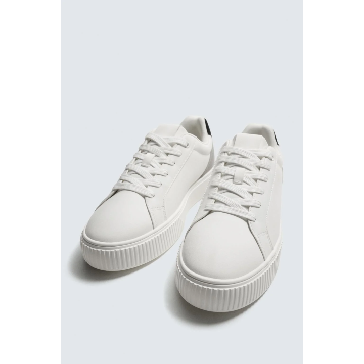 КРОССОВКИ С ДЕТАЛЬЮ НА ЗАДНИКЕ