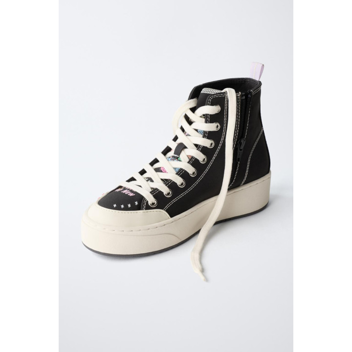 ВЫСОКИЕ КЕДЫ С ГРАФФИТИ