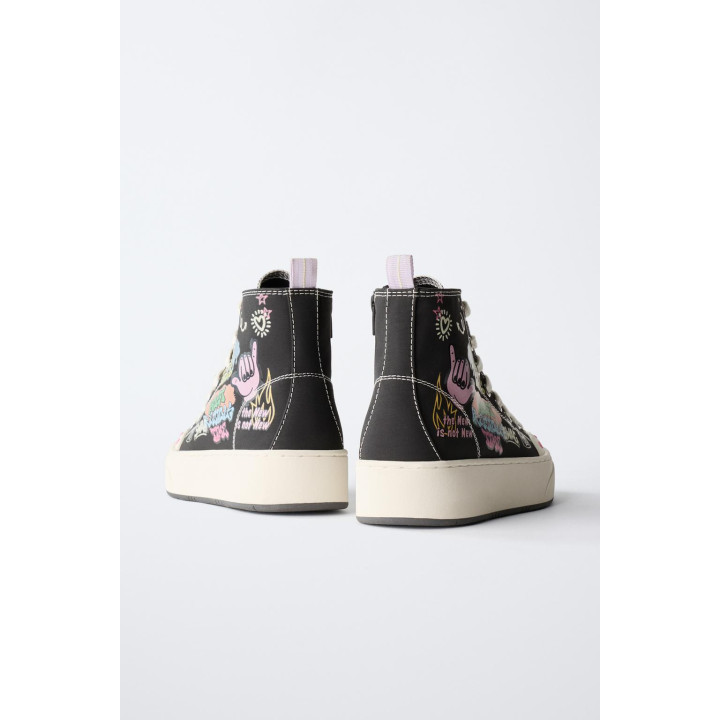 ВЫСОКИЕ КЕДЫ С ГРАФФИТИ