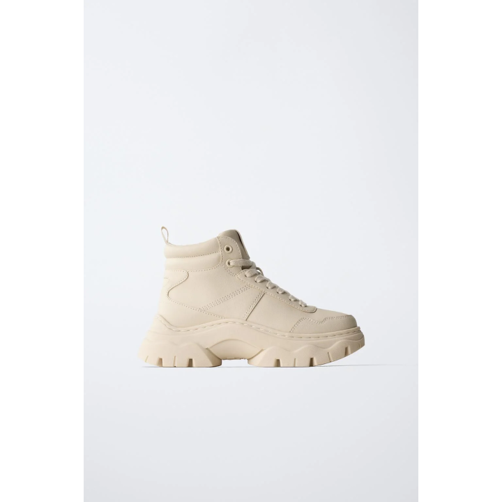 СПОРТИВНЫЕ БОТИНКИ С ОБЪЕМНОЙ ПОДОШВОЙ