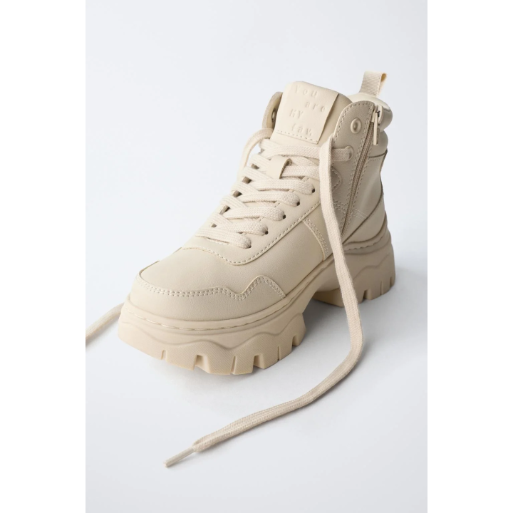 СПОРТИВНЫЕ БОТИНКИ С ОБЪЕМНОЙ ПОДОШВОЙ