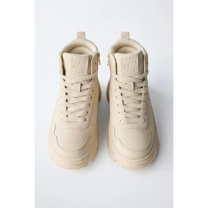 СПОРТИВНЫЕ БОТИНКИ С ОБЪЕМНОЙ ПОДОШВОЙ