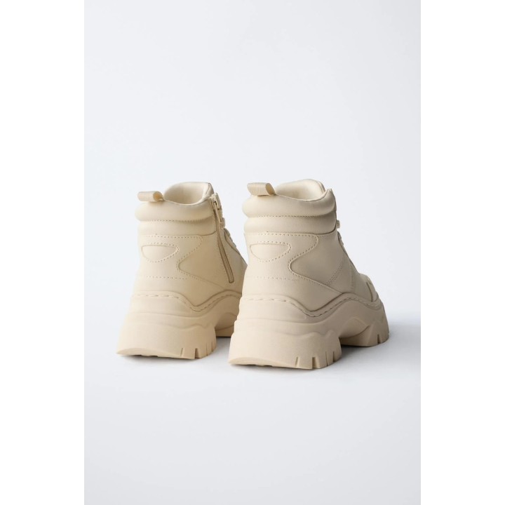 СПОРТИВНЫЕ БОТИНКИ С ОБЪЕМНОЙ ПОДОШВОЙ