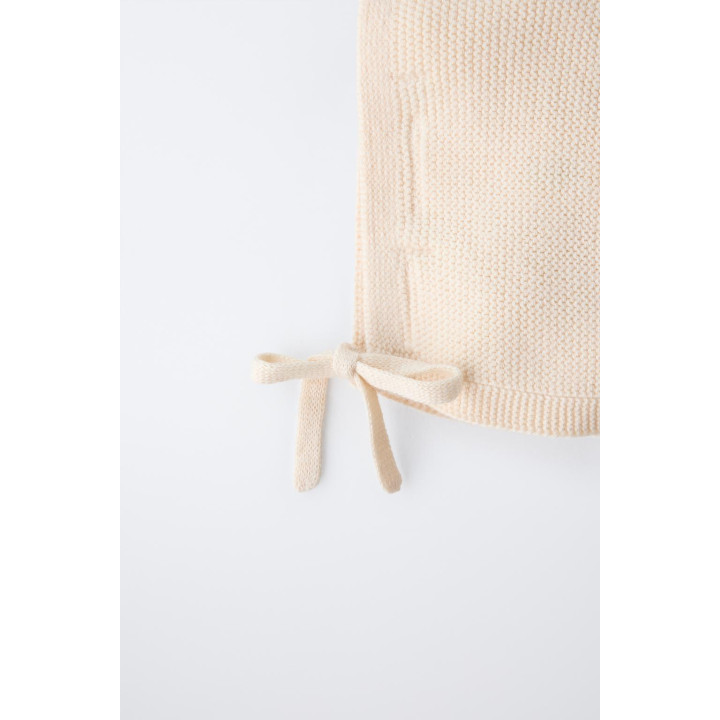 Полосатый берет из вязаного полотна