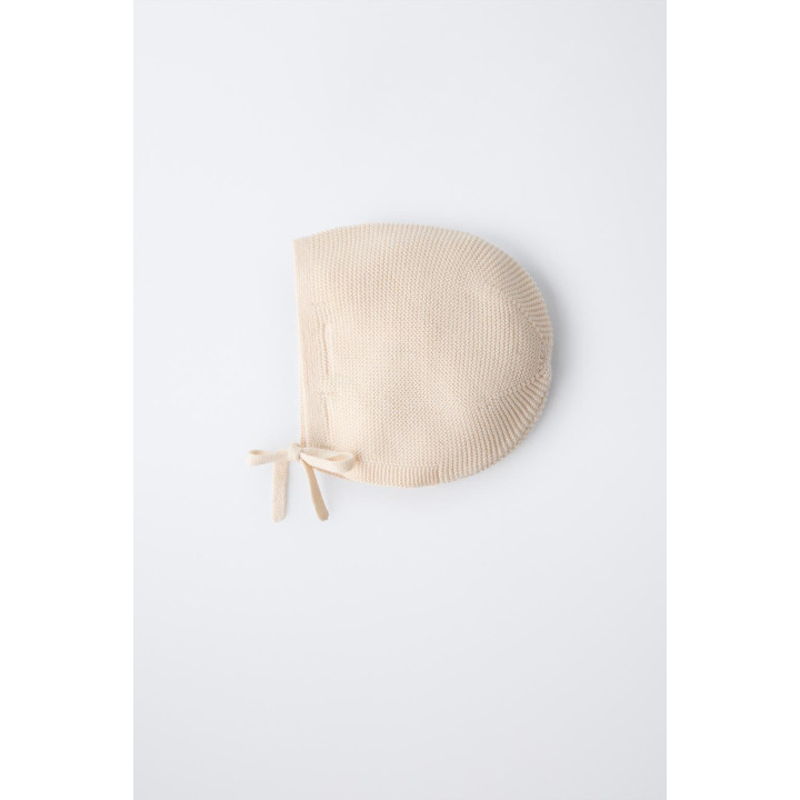 Полосатый берет из вязаного полотна