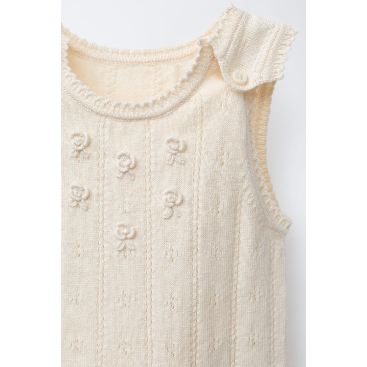 ТРИКОТАЖНЫЙ КОМБИНЕЗОН С АЖУРНОЙ ВЫШИВКОЙ