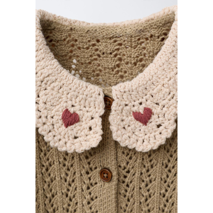 ВЯЗАНЫЙ КАРДИГАН С КРУЖЕВНЫМ ВОРОТНИКОМ