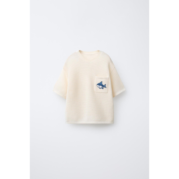 ТРИКОТАЖНАЯ ФУТБОЛКА С ВЫШИВКОЙ «АКУЛА»