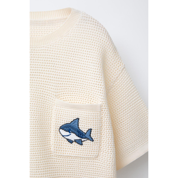 ТРИКОТАЖНАЯ ФУТБОЛКА С ВЫШИВКОЙ «АКУЛА»