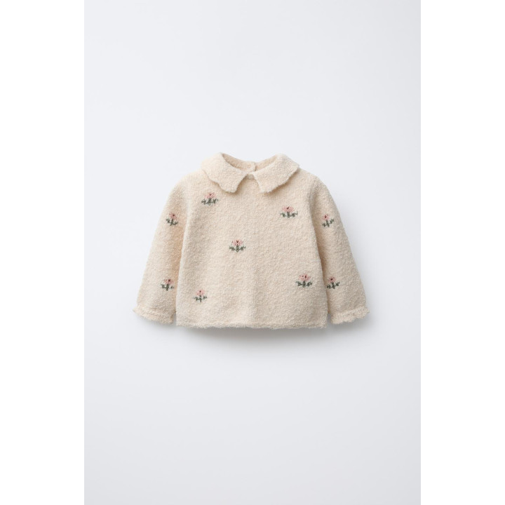 ВЯЗАНЫЙ ДЖЕМПЕР С ВЫШИВКОЙ В ВИДЕ ЦВЕТОВ