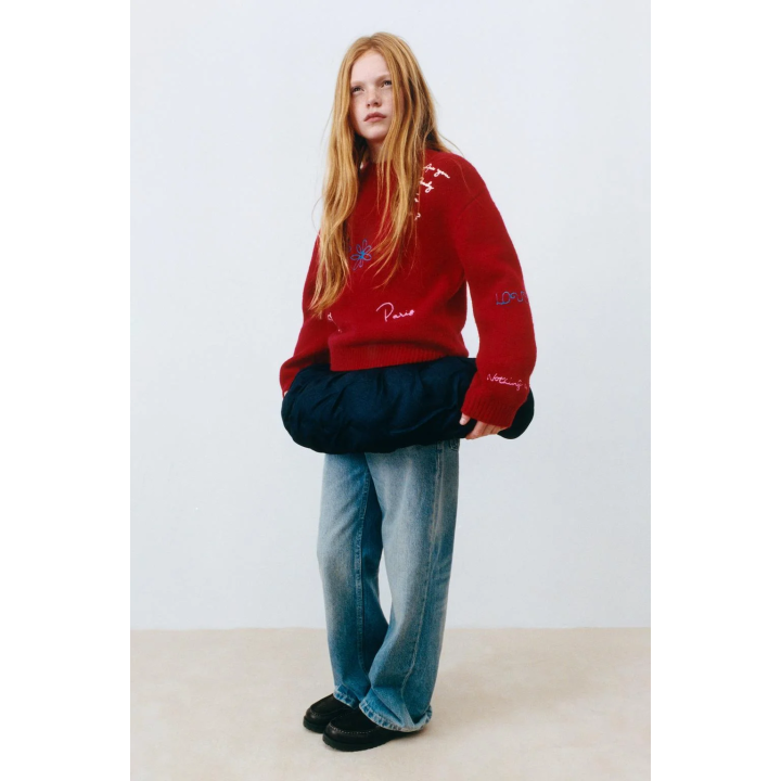 ВЯЗАНЫЙ СВИТЕР С ВЫШИВКОЙ