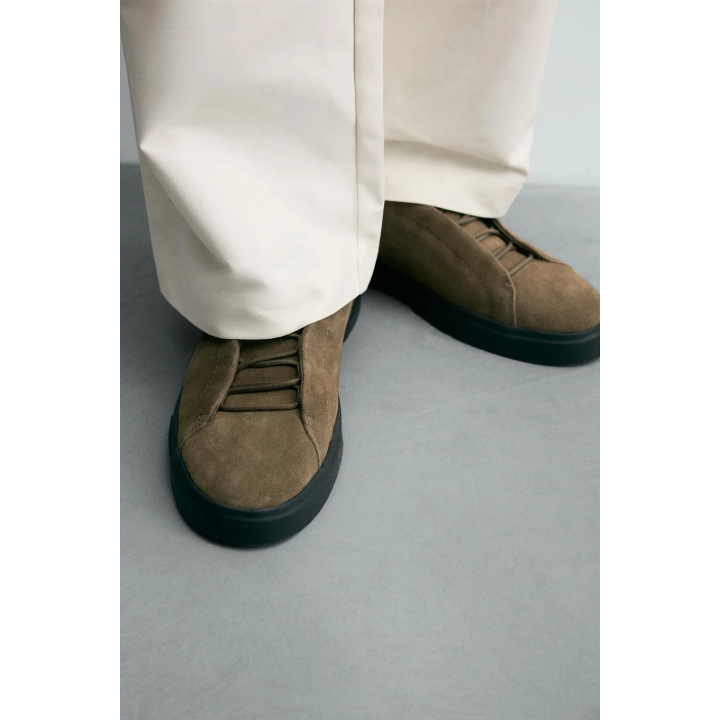 Кожаные кроссовки