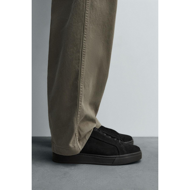 ОДНОТОННЫЕ КОЖАНЫЕ КРОССОВКИ