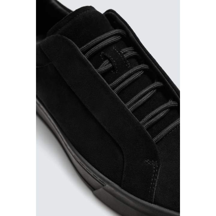 ОДНОТОННЫЕ КОЖАНЫЕ КРОССОВКИ