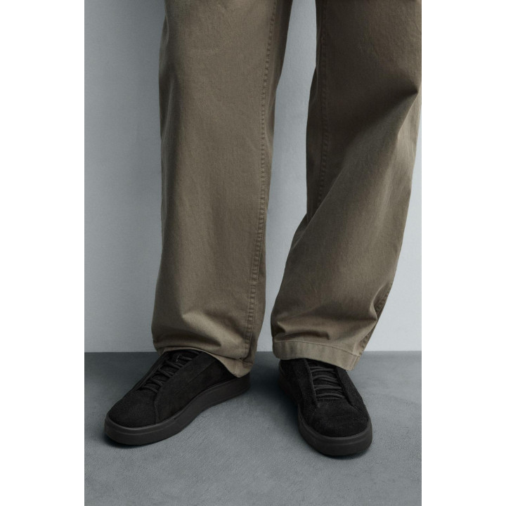 ОДНОТОННЫЕ КОЖАНЫЕ КРОССОВКИ