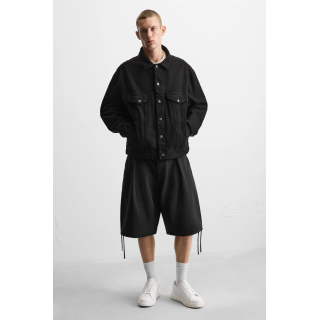 Монохромные массивные кроссовки