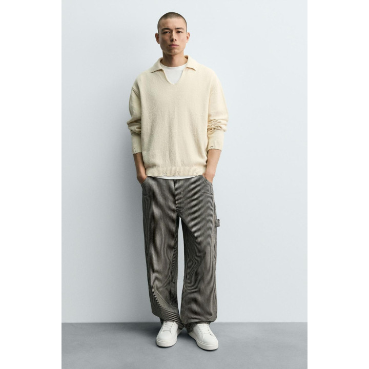 ОДНОТОННЫЕ КРОССОВКИ С ОБЪЕМНОЙ ПОДОШВОЙ