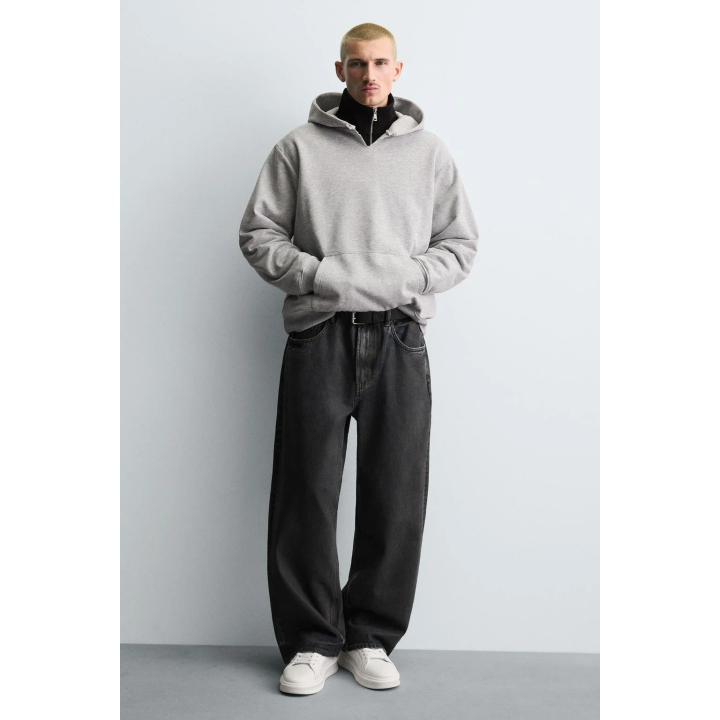 Кроссовки с деталями на каблуке