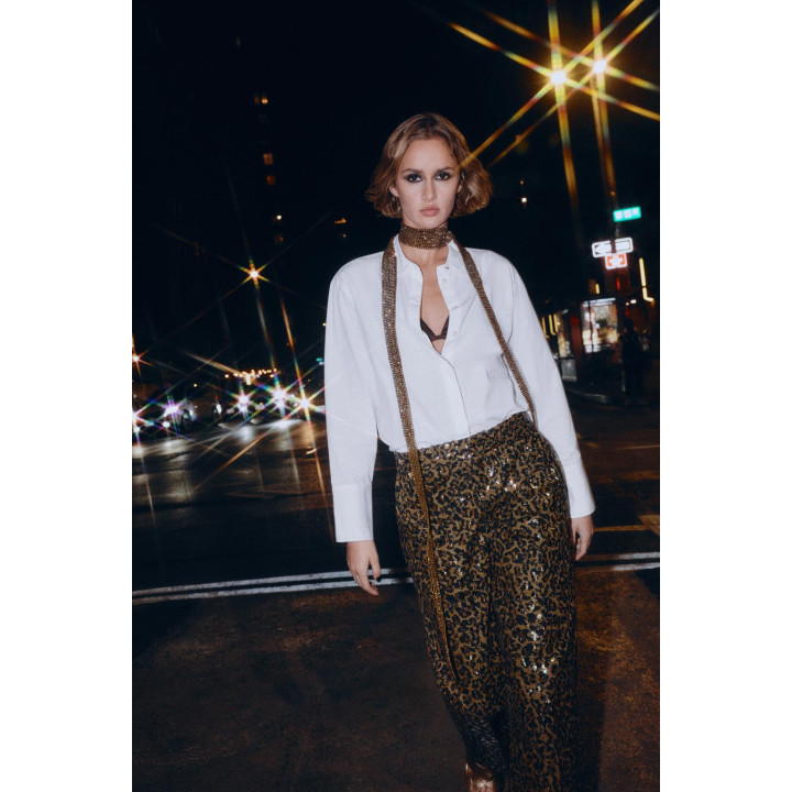 РУБАШКА ИЗ ПОПЛИНА С БУСИНАМИ НА ПЛАНКЕ