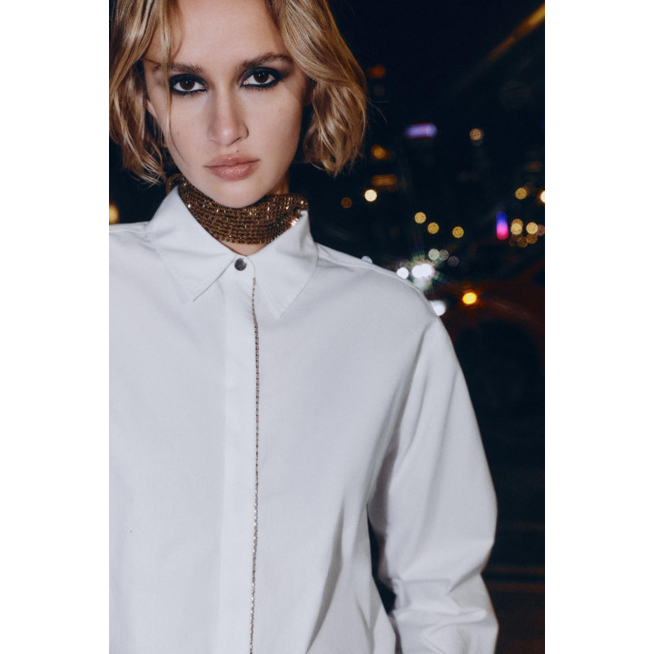 РУБАШКА ИЗ ПОПЛИНА С БУСИНАМИ НА ПЛАНКЕ