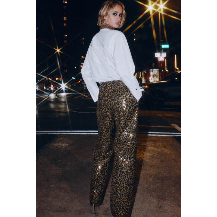 РУБАШКА ИЗ ПОПЛИНА С БУСИНАМИ НА ПЛАНКЕ