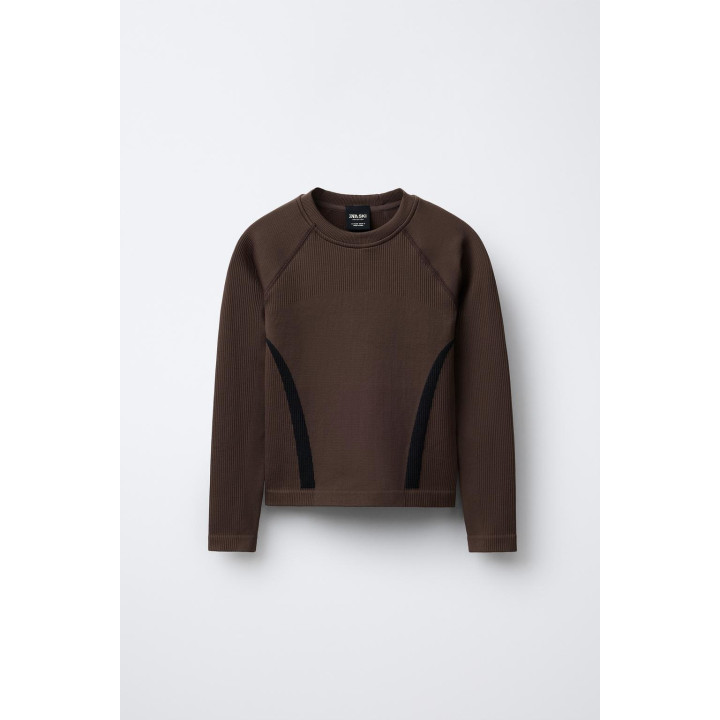 Футболка без швов из коллекции лыжной одежды с контрастными вставками