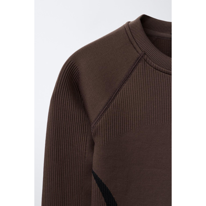 Футболка без швов из коллекции лыжной одежды с контрастными вставками