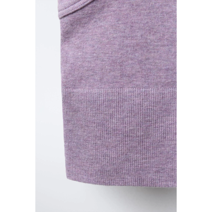 УКОРОЧЕННЫЙ БЕСШОВНЫЙ ТОП С ТЕКСТОМ