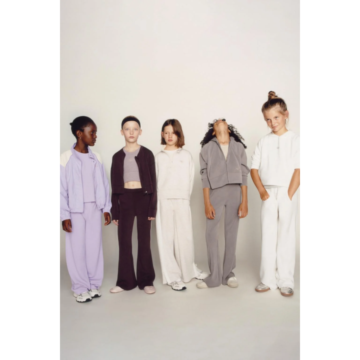 УКОРОЧЕННЫЙ БЕСШОВНЫЙ ТОП С ТЕКСТОМ