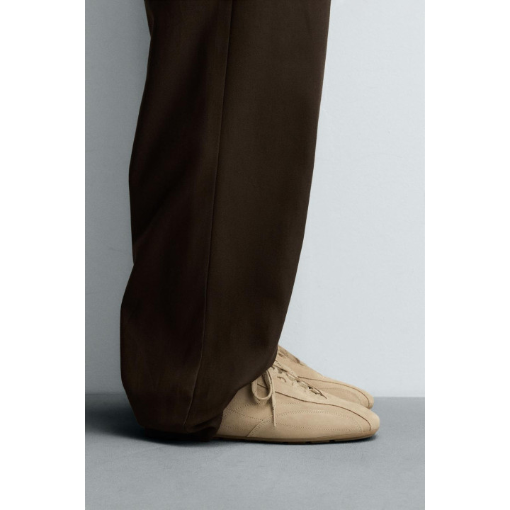 КОЖАНЫЕ КРОССОВКИ С УЛЬТРАТОНКОЙ ПОДОШВОЙ