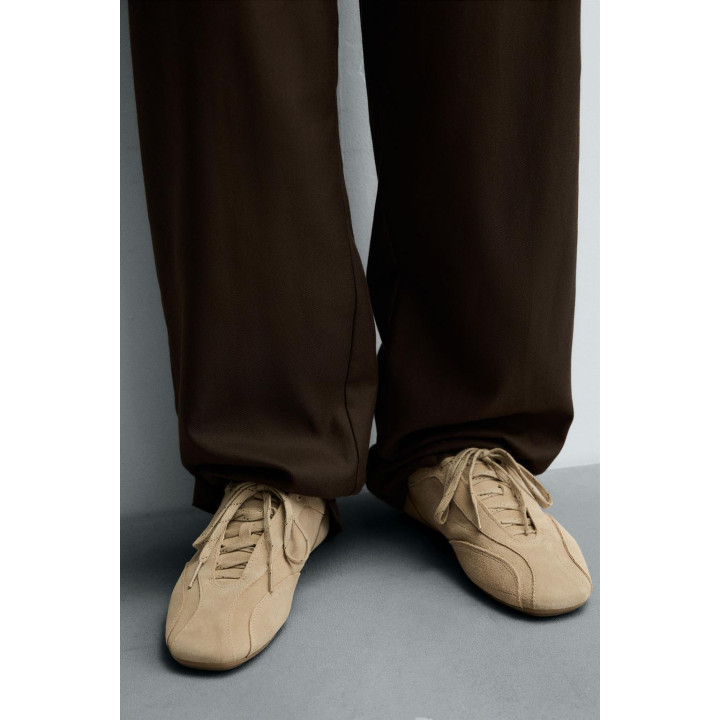 КОЖАНЫЕ КРОССОВКИ С УЛЬТРАТОНКОЙ ПОДОШВОЙ