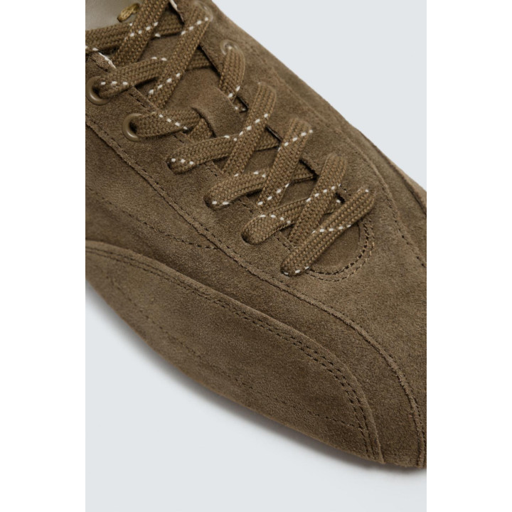 КОЖАНЫЕ КРОССОВКИ С УЛЬТРАТОНКОЙ ПОДОШВОЙ