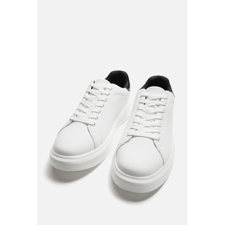 КРОССОВКИ С ОБЪЕМНОЙ ПОДОШВОЙ